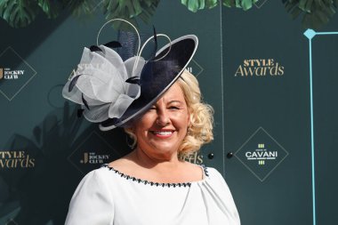 Yarışçılar, Randox Grand National 2024 Kadınlar Günü 'nde İngiltere' nin Liverpool şehrindeki Aintree Hipodromu 'na 12 Nisan 202' de bayanlar gününde geldiler.