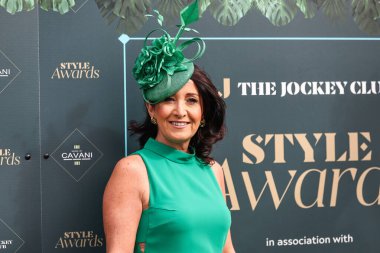 Yarışçılar, Randox Grand National 2024 Kadınlar Günü 'nde İngiltere' nin Liverpool şehrindeki Aintree Hipodromu 'na 12 Nisan 202' de bayanlar gününde geldiler.