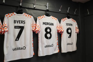 Blackpool deplasman tişörtü, 13 Nisan 202 'de İngiltere' de Brunton Park, Carlisle 'da oynanan Sky Bet Lig 1 maçı öncesinde soyunma odasına asıldı.