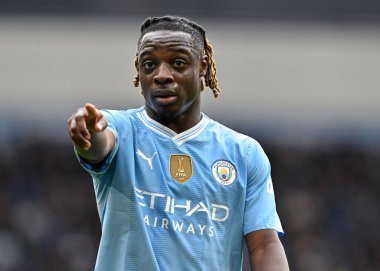 Manchester City 'den Jrmy Doku, Premier League maçı sırasında Manchester City ile Luton Town Etihad Stadyumu, Manchester, İngiltere, 13 Nisan 2024