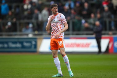 Blackpool takımından Jake Beesley 13 Nisan 202 'de Brunton Park, Carlisle, İngiltere' de Carlisle United ile Blackpool maçında karşılaştı.