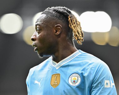 Manchester City 'den Jrmy Doku, Premier League maçı sırasında Manchester City ile Luton Town Etihad Stadyumu, Manchester, İngiltere, 13 Nisan 2024