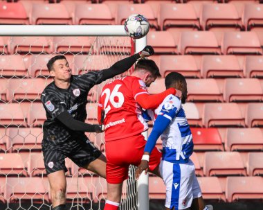 Barnsley takımından Liam Roberts 13 Nisan 202 'de Oakwell, Barnsley, İngiltere' de oynanan 1.