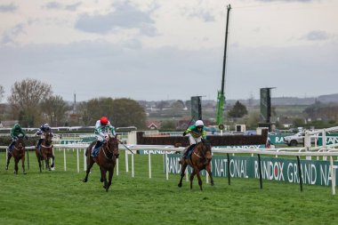 Mark Walsh 'un sürdüğü mistik güç, 12 Nisan 202' de Aintree Yarış Pisti 'nde düzenlenen Randox Grand National 2024 Bayanlar Günü' nde 2: 55 yarışını kazandı.