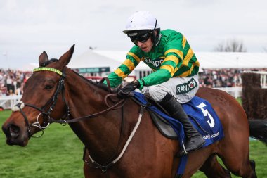 Mark Walsh 'un 1: 45 Huyton Asphalt Franny Blennerhassett Memorial Mildmay Çelik Çan Kovalamacası (Sınıf 1) sırasında Aintree Yarış Pisti, Liverpool, İngiltere' de düzenlenen Randoks Grand National 2024 Kadınlar Günü 'nde yarışa öncülük eden bir yol yok.