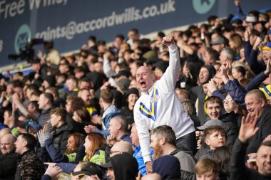Warrington Wolves taraftarları 14 Nisan 202 'de St Helens-Warrington Wolves maçında oynanan Betfred Challenge Kupası çeyrek final maçında 8-31' lik galibiyetlerini kutluyorlar.