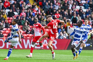 Barnsley 'den John McAtee, 13 Nisan 202' de Oakwell, Barnsley, İngiltere 'de oynanan 1.