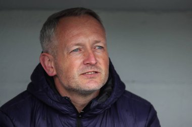 Neil Critchley 'nin Blackpool teknik direktörü Gökyüzü İddia Ligi 1 maçı sırasında Carlisle United' a karşı Blackpool Brunton Park, Carlisle, İngiltere, 13 Nisan 202