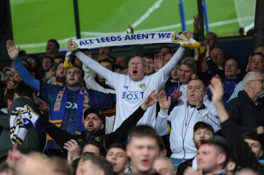 Leeds United taraftarları 13 Nisan 202 'de Leeds Road, Leeds, İngiltere' de oynanan Gökyüzü İddia Şampiyonası maçında takımlarına tezahürat yaptılar.