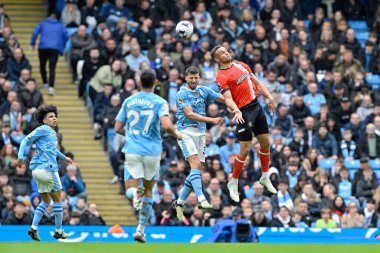 Luton Town 'dan Carlton Morris 13 Nisan 202' de Etihad Stadyumu 'nda oynanan Premier League maçında topun başına geçti.