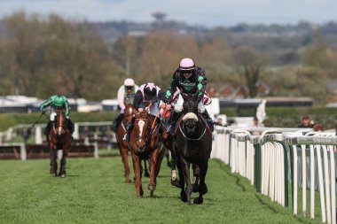 Sean Bowen tarafından sürülen ve Olly Murphy tarafından çalıştırılan güçlü lider, 13 Nisan 202 'de Aintree Yarış Pisti, Liverpool' da düzenlenen Randox Grand Day 2024 sırasında JRL Grubu Liverpool Hurdle 'ı kazandı.