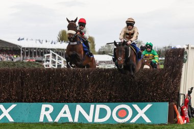 David Bass 'in bindiği Chianti Classico ve Sam Twiston-Davies' in bindiği Broadway Boy 13.45 Huyton Asphalt Franny Blennerhassett Memorial Mildmay Novices Steeple Chase (Sınıf 1) yarışında sahaya çıktılar.