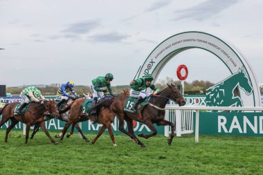 Ciaran Gethings 'in bindiği Arizona Kardinali 12 Nisan 202' de Aintree Yarış Pisti 'nde düzenlenen Randox Destek Yarışı' nı (3. derece) kazandı.