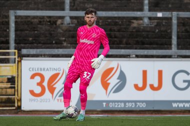 Blackpool takımından Daniel Grimshaw 13 Nisan 202 'de Brunton Park, Carlisle, İngiltere' de Carlisle United ile Blackpool maçında karşılaştı.