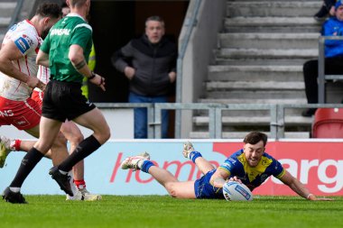 Warrington Wolves 'tan Matty Ashton topa dokunmak için geriliyor ama deneme, 14 Nisan 202' de St Helens 'e karşı Warrington Wolves' un oynadığı Betfred Challenge Kupası çeyrek final maçında reddedildi.