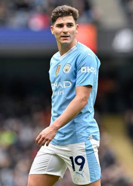 Manchester City 'den Julin Ivarez, Premier League maçı sırasında Manchester City, Manchester Stadyumu' nda Luton Town 'a karşı, 13 Nisan 2024