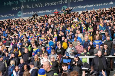 Warrington Wolves 14 Nisan 202 'de St Helens-Warrington Wolves' a karşı oynanan Betfred Challenge Kupası çeyrek final maçında 8-31 'lik galibiyetini kutluyor.
