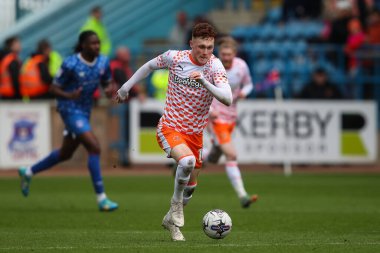 Blackpool 'dan Sonny Carey, 13 Nisan 202' de Brunton Park, Carlisle, Birleşik Krallık 'ta oynanan Sky Bet 1 karşılaşmasında topa vurdu.