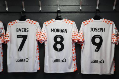 Blackpool deplasman tişörtü, 13 Nisan 202 'de İngiltere' de Brunton Park, Carlisle 'da oynanan Sky Bet Lig 1 maçı öncesinde soyunma odasına asıldı.