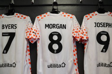 Blackpool deplasman tişörtü, 13 Nisan 202 'de İngiltere' de Brunton Park, Carlisle 'da oynanan Sky Bet Lig 1 maçı öncesinde soyunma odasına asıldı.