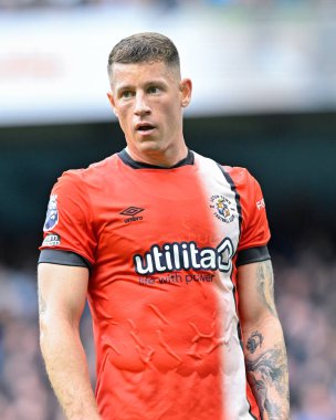 Luton Town 'dan Ross Barkley, Premier Lig maçı sırasında Manchester City ile Luton Town Etihad Stadyumu, Manchester, Birleşik Krallık, 13 Nisan 202