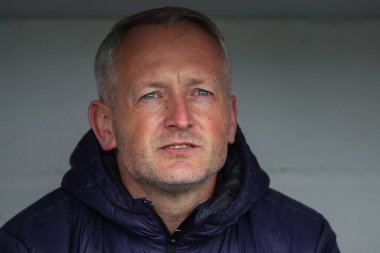 Neil Critchley 'nin Blackpool teknik direktörü Gökyüzü İddia Ligi 1 maçı sırasında Carlisle United' a karşı Blackpool Brunton Park, Carlisle, İngiltere, 13 Nisan 202