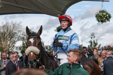 Cruz Kontrol 'e Stan Sheppard bindi.