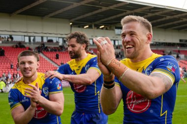Warrington Wolves 'tan Matt Dufty, Birleşik Krallık' ın Wicked Stadyumu 'nda oynanan Betfred Challenge Kupası çeyrek final maçı için alkışları önde götürüyor.