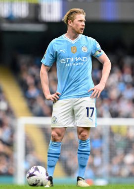 Manchester City 'den Kevin De Bruyne 13 Nisan 202' de Etihad Stadyumu 'nda oynanan Premier League maçında serbest vuruş için bekliyor.