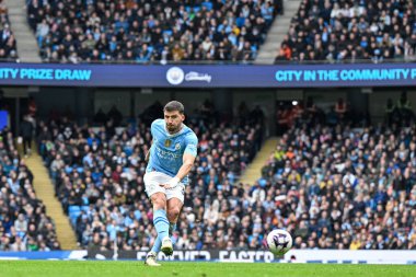 Manchester City 'den Rben Dias 13 Nisan 2024 tarihinde Etihad Stadyumu' nda oynanan Premier League maçında gol atıyor.