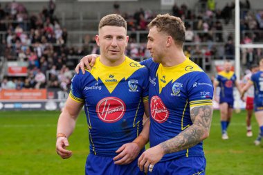 Warrington Wolves 'tan Sam Powell, Warrington Wolves' tan George Williams 'ın 14 Nisan' da St Helens-Warrington Wolves 'a karşı oynadığı Betfred Challenge Cup Quarter final maçının ardından maçın galibiyetini kutluyor. 