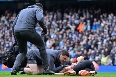 Luton Town takımından Daiki Hashioka 13 Nisan 202 tarihinde Etihad Stadyumu 'nda oynanan Premier Lig maçında başından yaralandı.