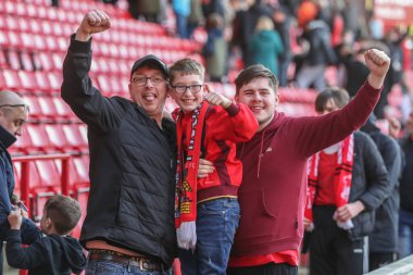 Barnsley taraftarları Sky Bet Ligi 1 maçından sonra Oakwell, Barnsley, Barnsley, İngiltere 'de 13 Nisan 202' de oynanan maçta
