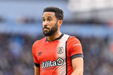 Luton Town 'dan Andros Townsend, Premier League maçı sırasında Manchester City, Manchester Stadyumu' nda Luton Town 'a karşı, 13 Nisan 202