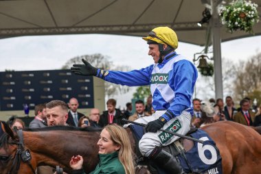 Harry Skelton 'ın bindiği Kateira, 12 Nisan 202' de Aintree Yarış Pisti 'nde düzenlenen Randox Grand National 2024 Bayanlar Günü' nü kazandı.