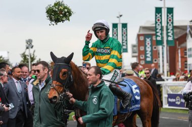 Mark Walsh 'un sürdüğü mistik güç, 12 Nisan 202' de Aintree Yarış Pisti 'nde düzenlenen Randox Grand National 2024 Bayanlar Günü' nde 2: 55 yarışını kazandı.