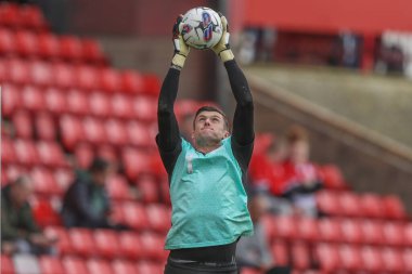 Barnsley 'den Liam Roberts 13 Nisan 202' de Oakwell, Barnsley 'de oynanan Sky Bet 1 maçında ısınma turunda...