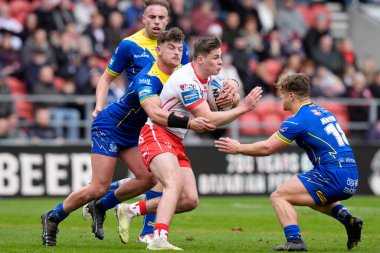 Warrington Wolves takımından Jordy Crowther, Betfred Challenge Kupası çeyrek final maçında St. Helens - Warrington Wolves maçında St. Helens, St Helens, Birleşik Krallık, 14 Nisan 202 'de St. Helens' i yere serdi.
