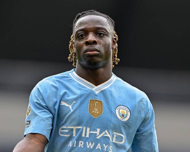 Manchester City 'den Jrmy Doku, Premier League maçı sırasında Manchester City ile Luton Town Etihad Stadyumu, Manchester, İngiltere, 13 Nisan 2024