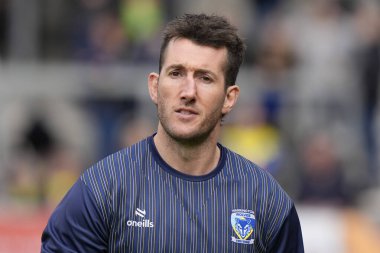 Warrington Wolves 'tan Stefan Ratchford, 14 Nisan 202' de St Helens-Warrington Wolves maçında oynanan Betfred Challenge Kupası çeyrek final maçından önce ısınıyor.