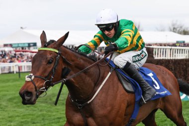 Mark Walsh 'un 1: 45 Huyton Asphalt Franny Blennerhassett Memorial Mildmay Çelik Çan Kovalamacası (Sınıf 1) sırasında Aintree Yarış Pisti, Liverpool, İngiltere' de düzenlenen Randoks Grand National 2024 Kadınlar Günü 'nde yarışa öncülük eden bir yol yok.