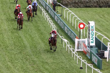 Jack Kennedy 'nin sürdüğü ve Gordon Elliott tarafından eğitildiği Parlak Gündüz Yarışı 13: 55 Turners Mersey Novices' Engeli, Aintree Yarış Pisti, Liverpool, Birleşik Krallık, 13 Nisan 202 'de Randox Grand Day 2024 sırasında kazandı.