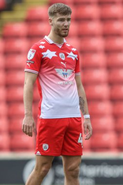 Barnsley takımından John Mcatee 13 Nisan 202 'de Oakwell, Barnsley, İngiltere' de oynanan 1.