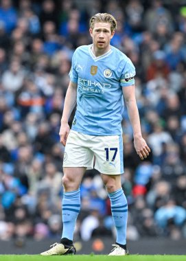 Manchester City 'den Kevin De Bruyne, Premier League maçı sırasında Manchester City ile Luton Town Etihad Stadyumu' nda, 13 Nisan 202