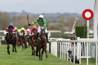 Paul Townend, 13 Nisan 202 'de Aintree Yarış Pisti, Liverpool' da düzenlenen 2024 Ulusal Randox Grand Handicap Chase 'i I Am Maximus' ta kazandı.