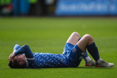 Carlisle United takımından Jack Robinson, 13 Nisan 202 'de Brunton Park, Carlisle' da oynanan Sky Bet 1 karşılaşmasında sakatlandı.
