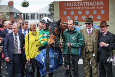 Mark Walsh 'un sürdüğü mistik güç, 12 Nisan 202' de Aintree Yarış Pisti 'nde düzenlenen Randox Grand National 2024 Bayanlar Günü' nde 2: 55 yarışını kazandı.