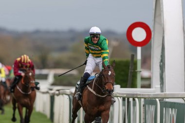 Paul Townend, 13 Nisan 202 'de Aintree Yarış Pisti, Liverpool' da düzenlenen 2024 Ulusal Randox Grand Handicap Chase 'i I Am Maximus' ta kazandı.