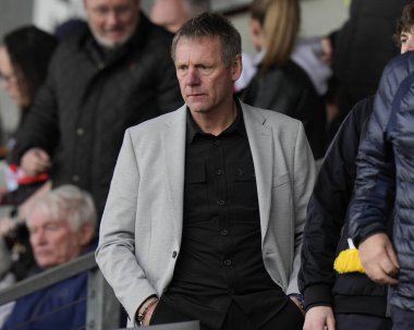 Eski İngiltere futbolcusu ve Warrington Wolves taraftarı Stuart Pearce, Betfred Challenge Kupası çeyrek final maçında St Helens-Warrington Wolves maçında, St Helens, St Helens, Birleşik Krallık, 14 Nisan 202