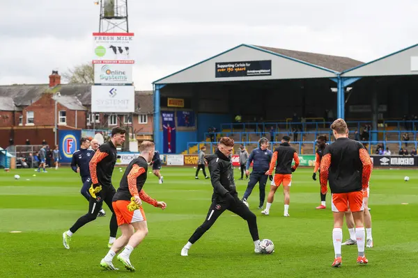 Blackpool oyuncuları, 13 Nisan 202 'de İngiltere, Carlisle, Brunton Park' ta oynanan Sky Bet Lig 1 karşılaşmasında Blackpool 'a karşı oynanan maç öncesi ısınma maçında